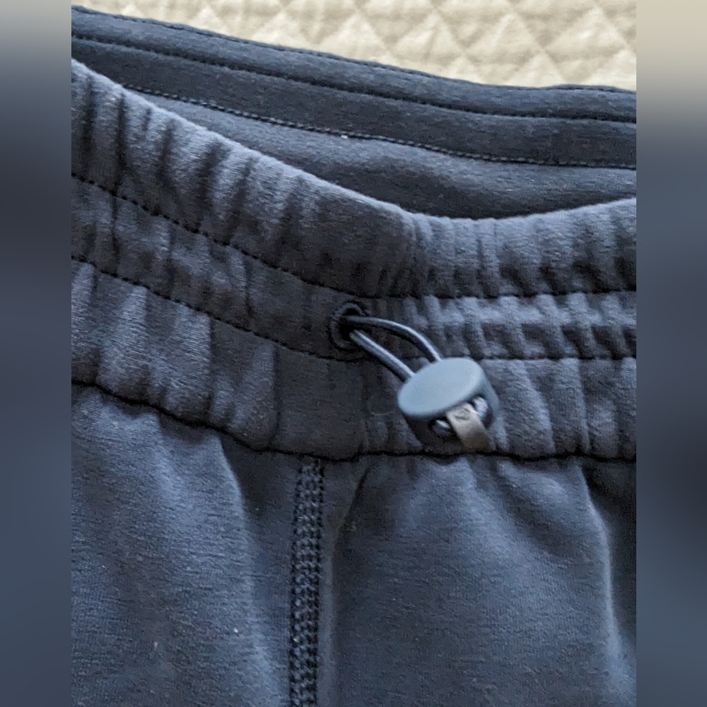 Lululemon Navy Cropped Pants Size 0 - Picture 3 of 5